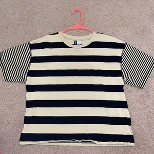 URBAN OUTFITTERS stripped and oversized tshirt